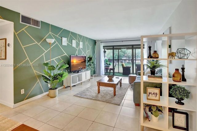 5821 Washington Street #30, Hollywood