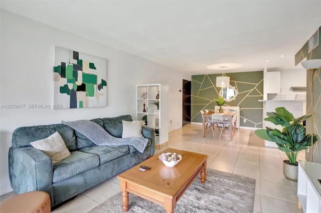 3 of 19 - 5821 Washington Street #30, Hollywood, FL