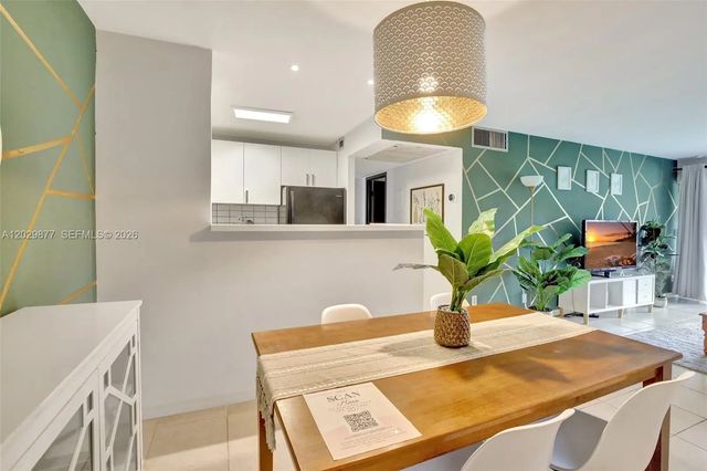 4 of 19 - 5821 Washington Street #30, Hollywood, FL