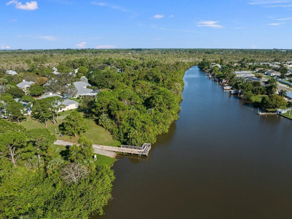 512 Ne Canoe Park Circle, Port St. Lucie