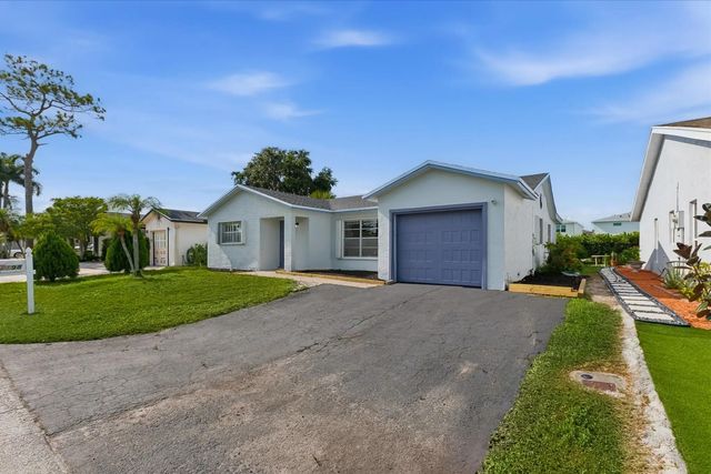2 of 26 - 7198 E Pine Forest Cir Circle E, Lake Worth, FL