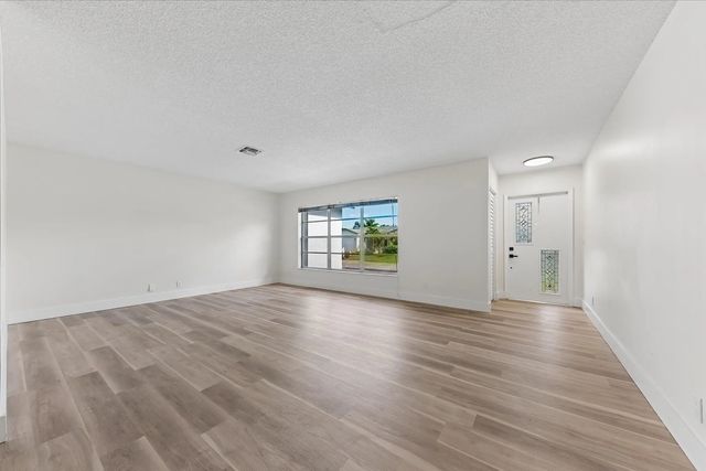 5 of 26 - 7198 E Pine Forest Cir Circle E, Lake Worth, FL