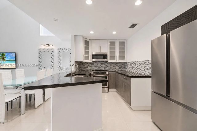 3 of 28 - 15723 Woodgate Place #e, Sunrise, FL
