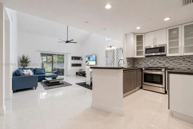 4 of 28 - 15723 Woodgate Place #e, Sunrise, FL