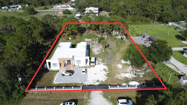 345 N Jinete Street, 