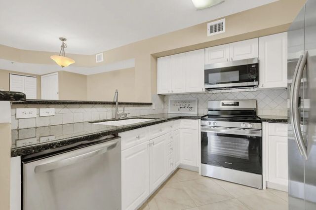 3 of 44 - 110 Yacht Club Way #105, Hypoluxo, FL