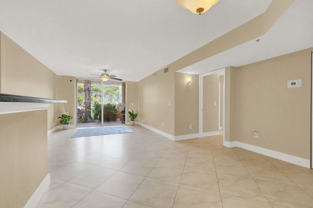4 of 44 - 110 Yacht Club Way #105, Hypoluxo, FL