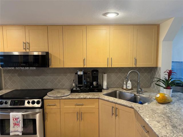 3 of 28 - 7033 Nw 169th Street, Hialeah, FL