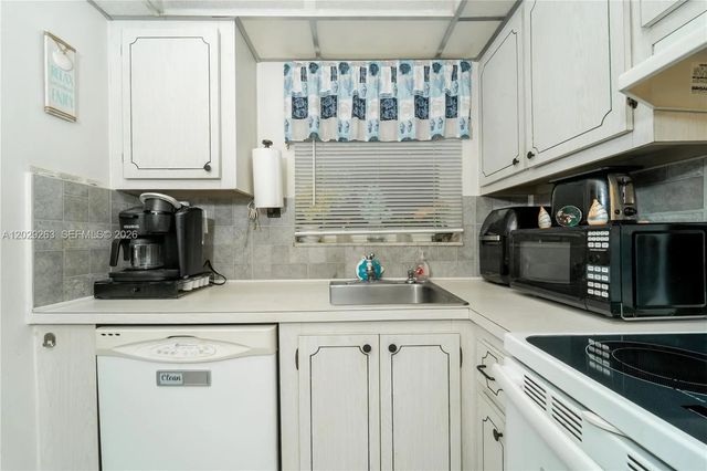 3 of 23 - 2811 N Pine Island Road #102, Sunrise, FL