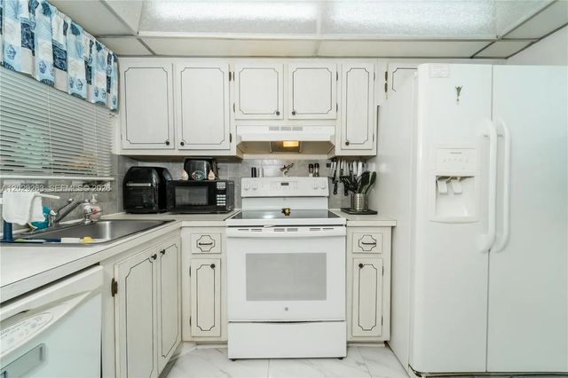 4 of 23 - 2811 N Pine Island Road #102, Sunrise, FL