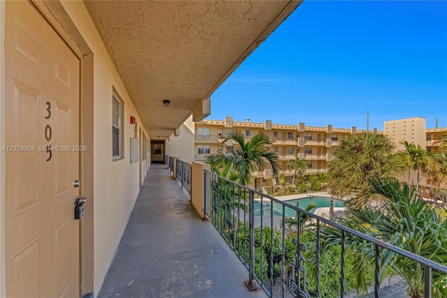 2 of 11 - 2145 Pierce Street #305, Hollywood, FL