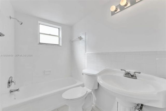 3 of 11 - 2145 Pierce Street #305, Hollywood, FL