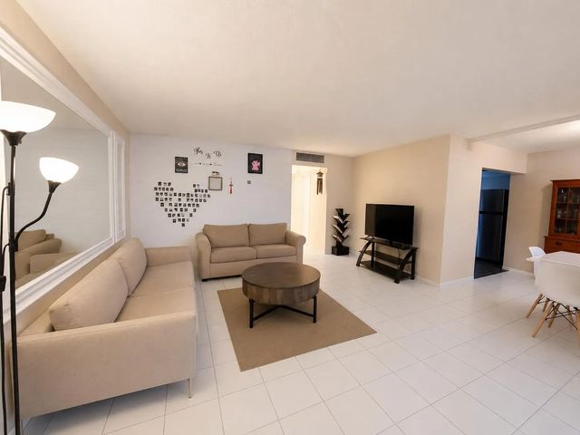 3 of 41 - 5203 Ne 24th Terrace #b108, Fort Lauderdale, FL