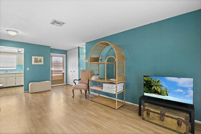 4 of 34 - 2885 W Ashley Dr Drive W #b, West Palm Beach, FL