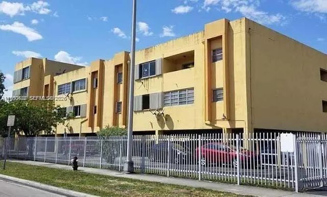 2 of 2 - 1555 W 44th Place #225d, Hialeah, FL