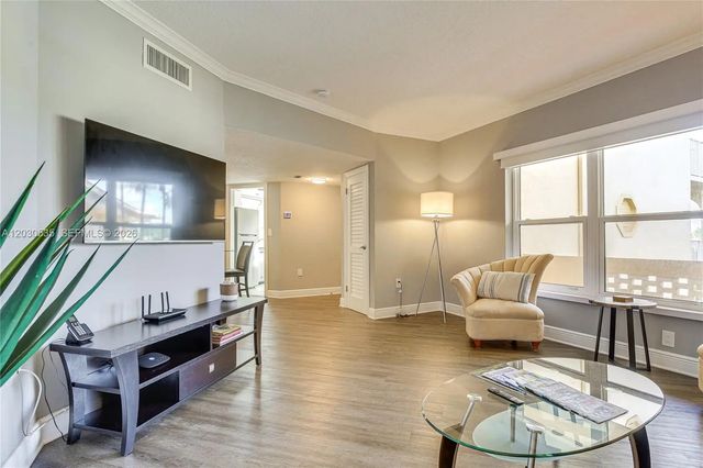4 of 26 - 341 N Birch Road #315, Fort Lauderdale, FL