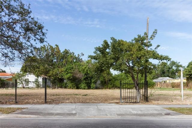 4 of 7 - 1765 Nw 62nd Street, Miami, FL