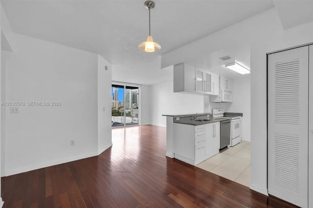 5 of 25 - 275 Ne 18th Street #706, Miami, FL