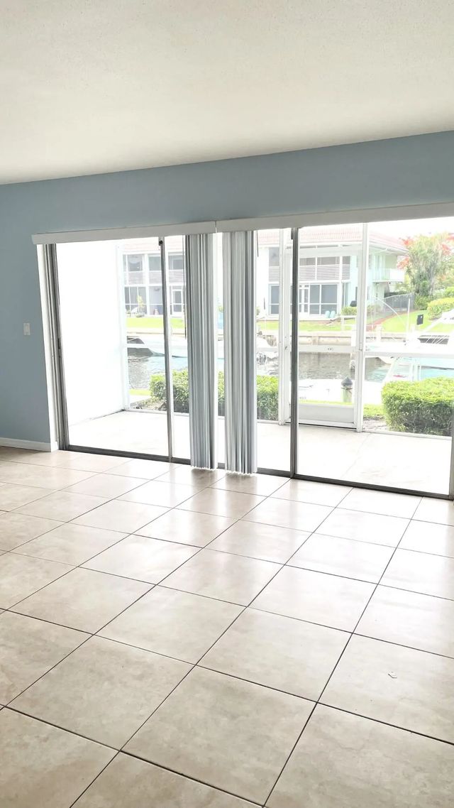 4 of 12 - 120 Wettaw Lane #112, North Palm Beach, FL