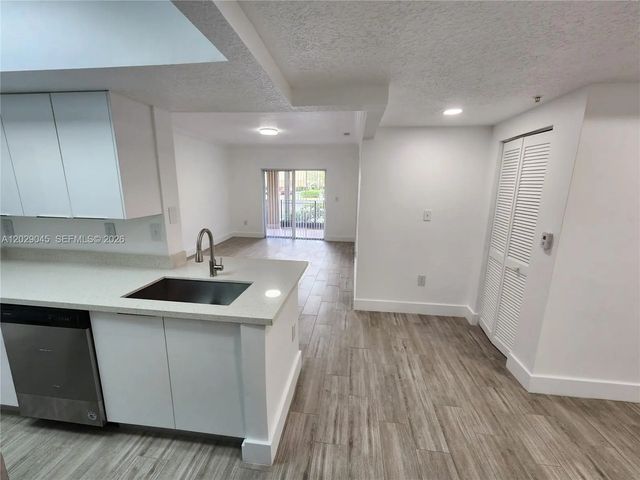 215 Sw 117th Terrace #14101, Pembroke Pines