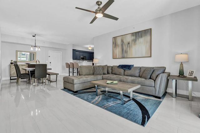 802 W Windward Way #217, Lantana