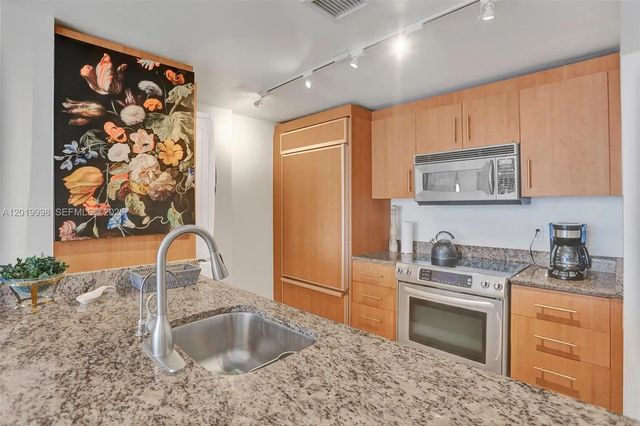 4 of 33 - 10275 Collins Avenue #829, Bal Harbour, FL