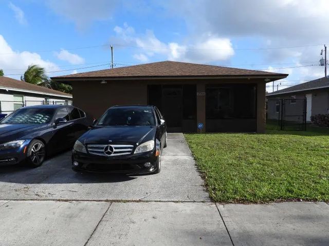 2764 Nw 1st Court, Pompano Beach