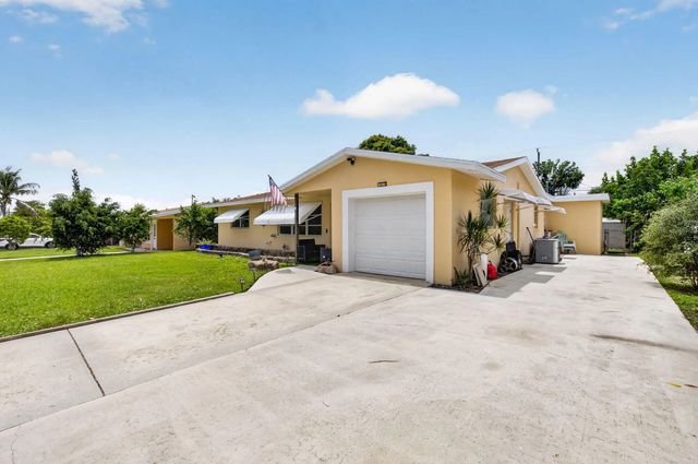 3 of 55 - 220 Sw 10th Avenue, Boynton Beach, FL