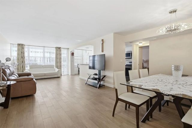 4 of 23 - 231 174th Street #901, Sunny Isles Beach, FL