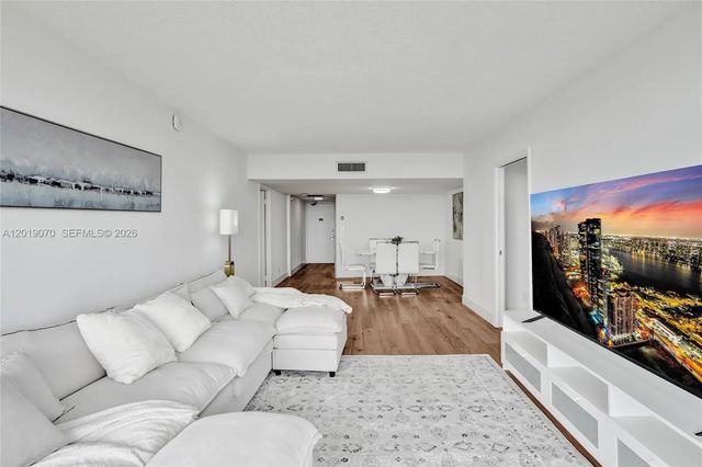 3 of 36 - 20379 W Country Club Drive #1440, Aventura, FL