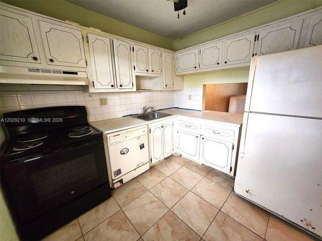 4 of 54 - 7787 Golf Circle Drive #109, Margate, FL