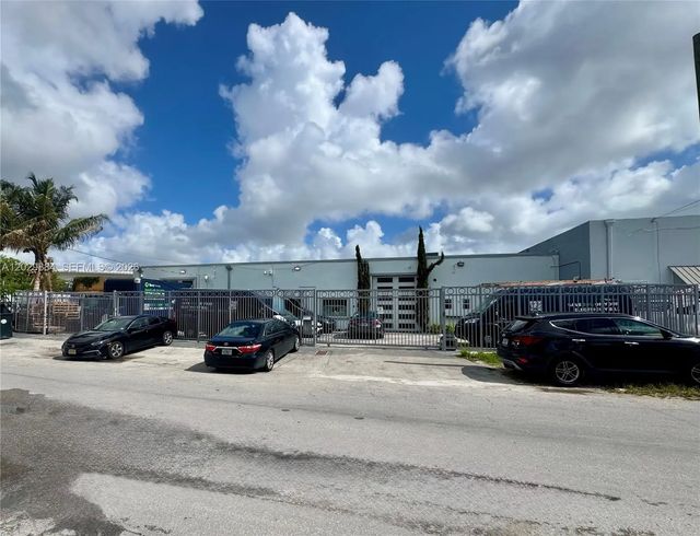 3241 Nw 38th Street, Miami