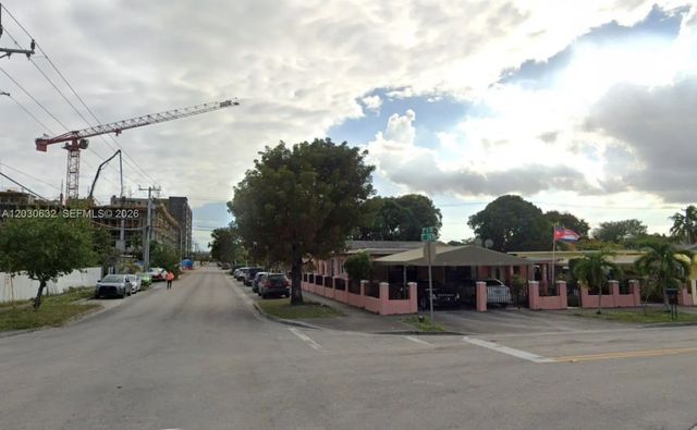890 E 28th Street, Hialeah