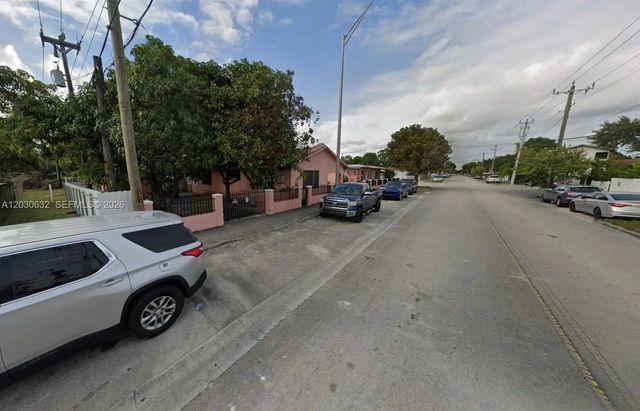 2 of 4 - 890 E 28th Street, Hialeah, FL