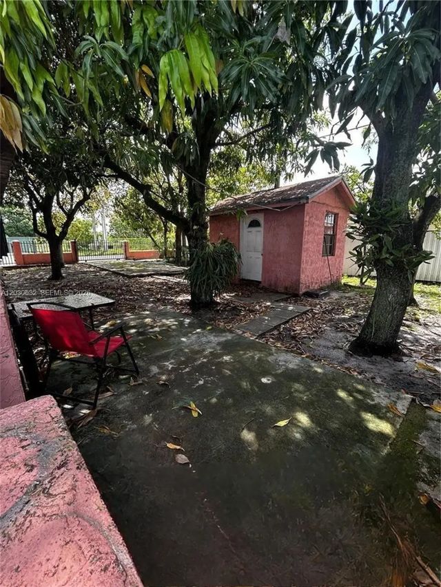 3 of 4 - 890 E 28th Street, Hialeah, FL