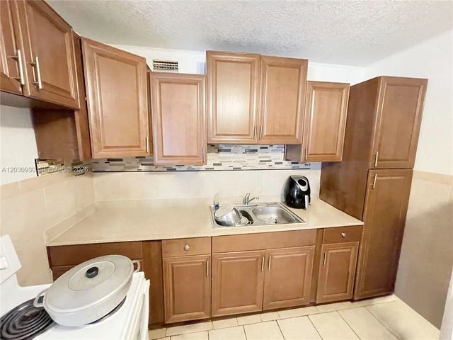 3 of 15 - 1829 N A Street #51, Lake Worth, FL