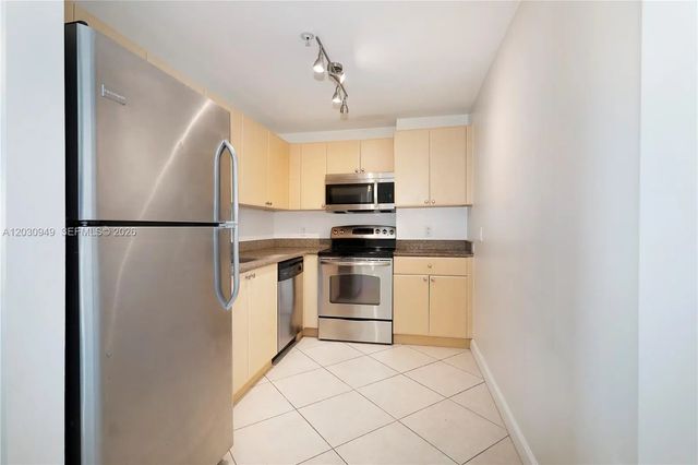 3 of 17 - 2280 Sw 32nd Avenue #605, Miami, FL