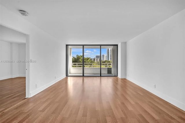3 of 18 - 20355 Ne 34th Court #421, Aventura, FL
