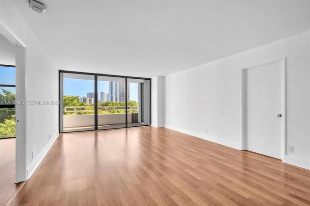 4 of 18 - 20355 Ne 34th Court #421, Aventura, FL