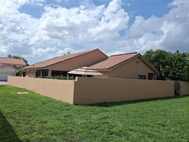 2 of 20 - 17531 Nw 62nd Place N, Hialeah, FL