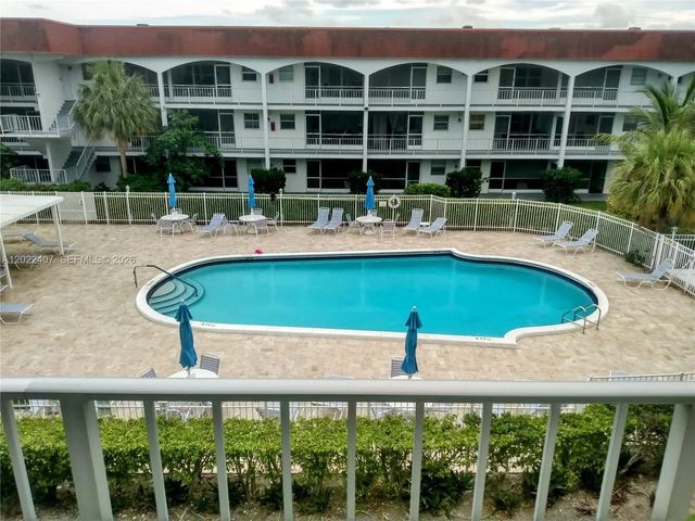 581 Blue Heron Drive #315-b, Hallandale Beach