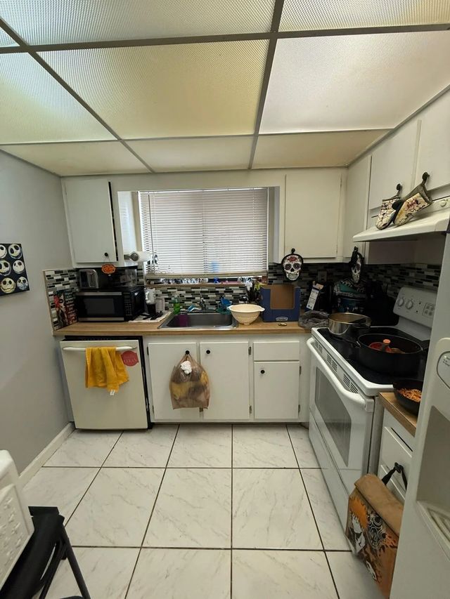 2 of 28 - 549 N University Drive #64, Plantation, FL