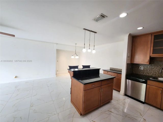 5 of 27 - 160 Cypress Club Drive #608, Pompano Beach, FL