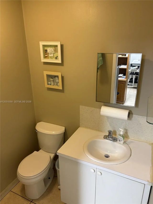 4 of 16 - 1750 W 39th Place #1007, Hialeah, FL