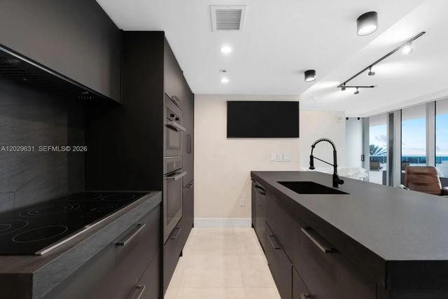 5 of 38 - 5875 Collins Avenue #501, Miami Beach, FL