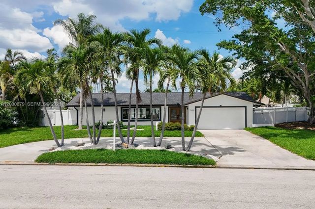 7905 9th Avenue S, St. Petersburg
