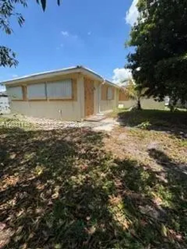 3 of 4 - 2824 Sw 9th Street, Fort Lauderdale, FL