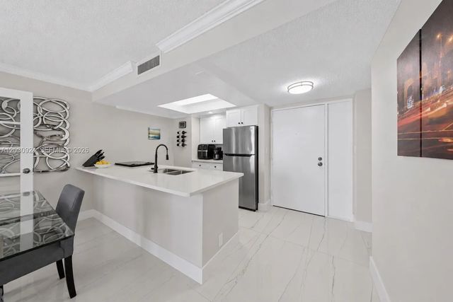 4 of 25 - 7601 E Treasure Drive #1710, North Bay Village, FL