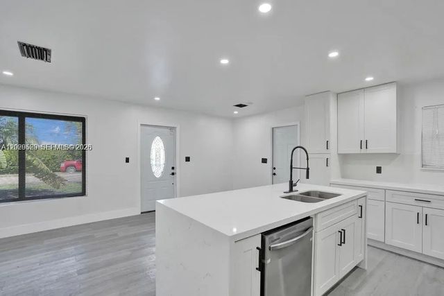4 of 49 - 1628 Ne 7th Avenue, Fort Lauderdale, FL