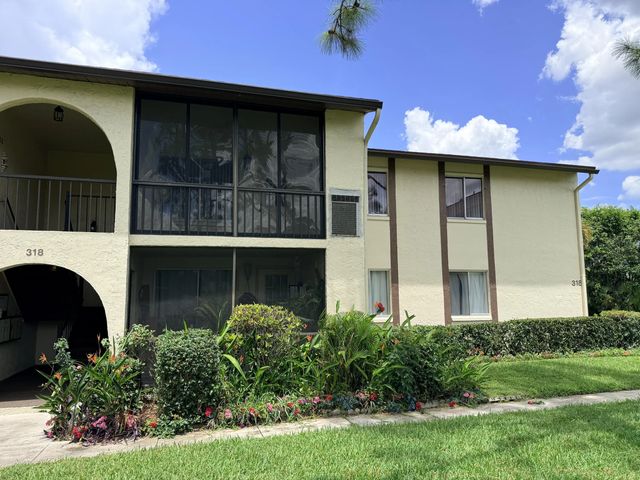 318 Knotty Pine Circle #d-2, Greenacres